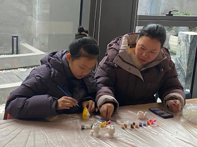 活动回顾 | 金蛇舞新春 瑞气满乾坤——蛇年石膏娃娃彩绘手工活动(图5) image.png